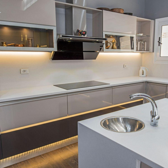 Профиль накладной с рассеивателем серебро 1м. Apeyron 08-05