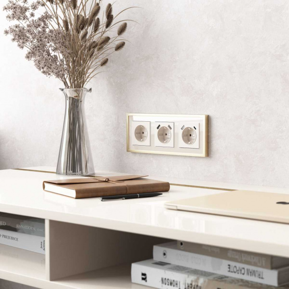 Рамка Werkel Baguette на 3 поста айвори/латунь W0032851 4690389185762