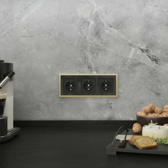 Рамка Werkel Baguette на 3 поста черный/латунь W0032852 4690389185809