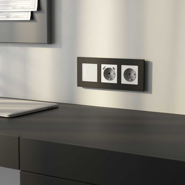 Рамка Werkel AluMax на 3 поста черный алюминий W0033508 4690389204074