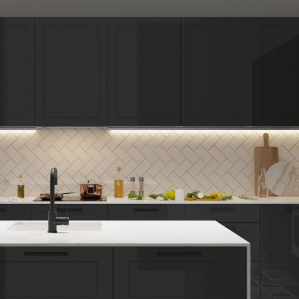 Профиль накладной с рассеивателем серебро 2м. Apeyron 08-14