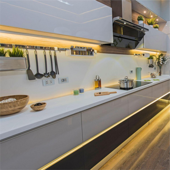 Профиль универсальный с рассеивателем серебро 2м. Apeyron 08-16