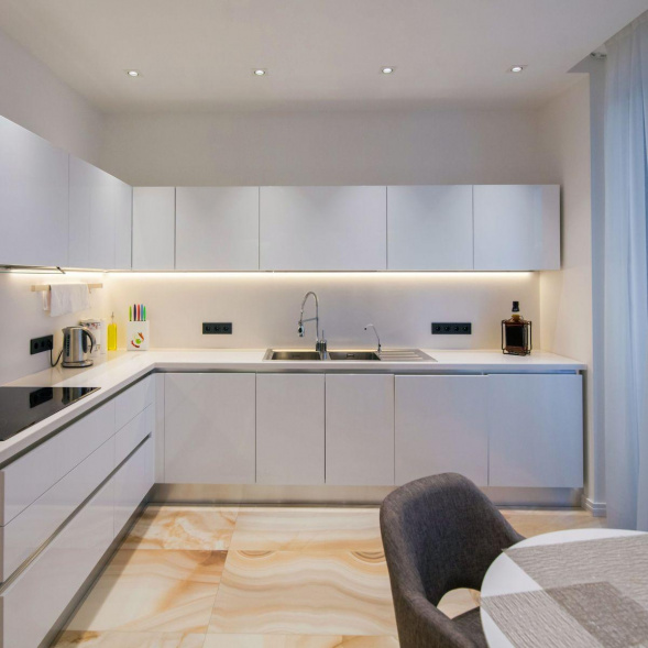 Профиль круглый универсальный с рассеивателем серебро 1м. Apeyron 08-17