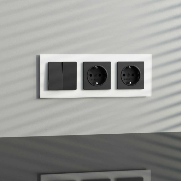 Розетка с заземлением, безвинтовой зажим Werkel черный матовый W1171308 4690389156908