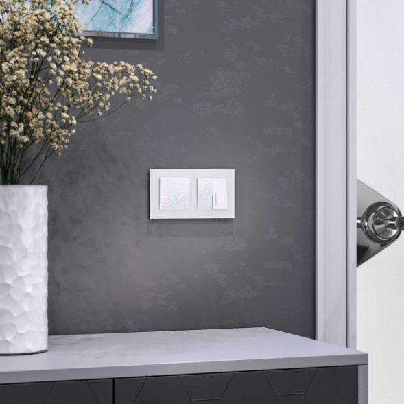 Выключатель Werkel Hammer одноклавишный проходной с подсветкой белый W1212101 4690389162084