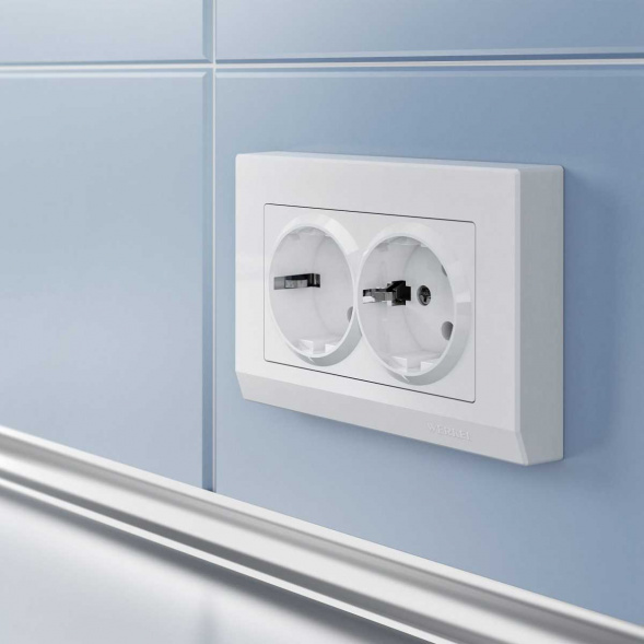 Розетка двойная с заземлением Werkel белый W1172001 4690389155352