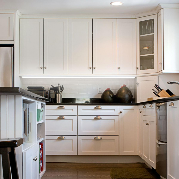 Профиль угловой накладной с рассеивателем серебро 2м. Apeyron 08-04