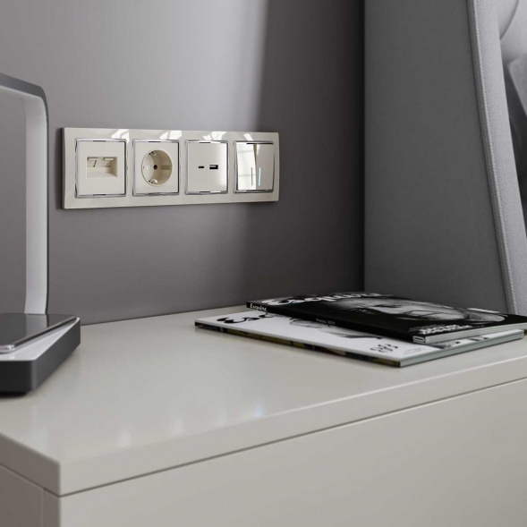 Выключатель двухклавишный проходной с подсветкой Werkel слоновая кость W1122103 4690389155635