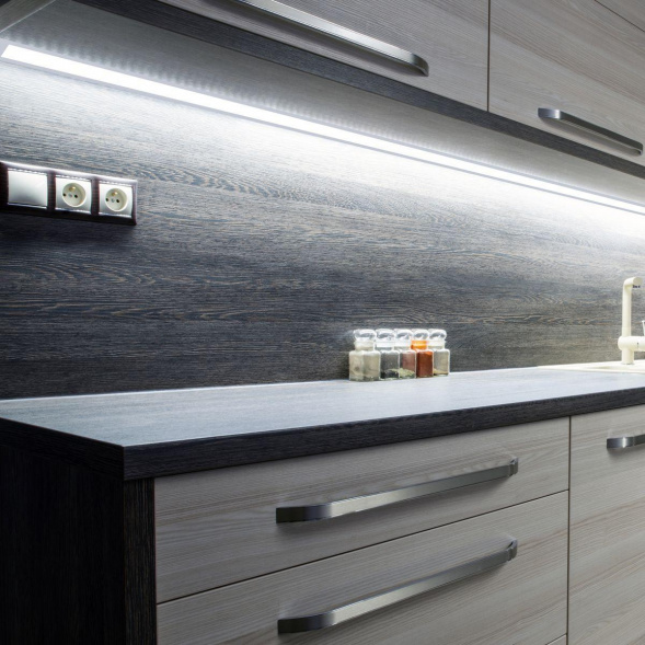 Профиль накладной с рассеивателем черный 1м. Apeyron 08-07-Ч