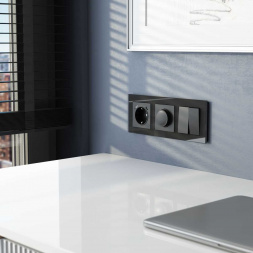 Рамка Werkel Favorit на 3 поста черный W0031108 4690389159787