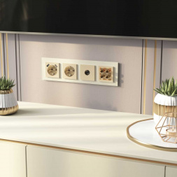 Розетка с заземлением и шторками Werkel шампань рифленый W1171110 4690389159756