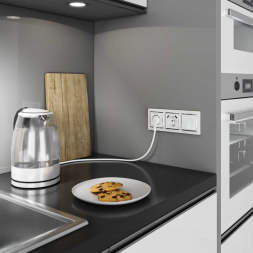 Розетка с заземлением, шторками и USBх2 Werkel белый W1171501 4690389155345