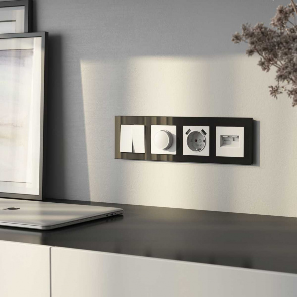 Рамка Werkel Favorit на 4 поста черный W0041108 4690389159954