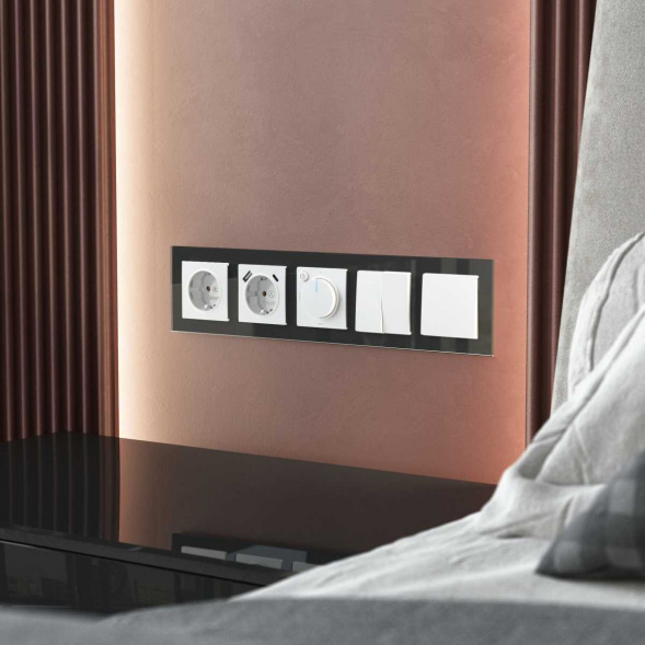 Рамка Werkel Favorit на 5 постов черный W0051108 4690389160110