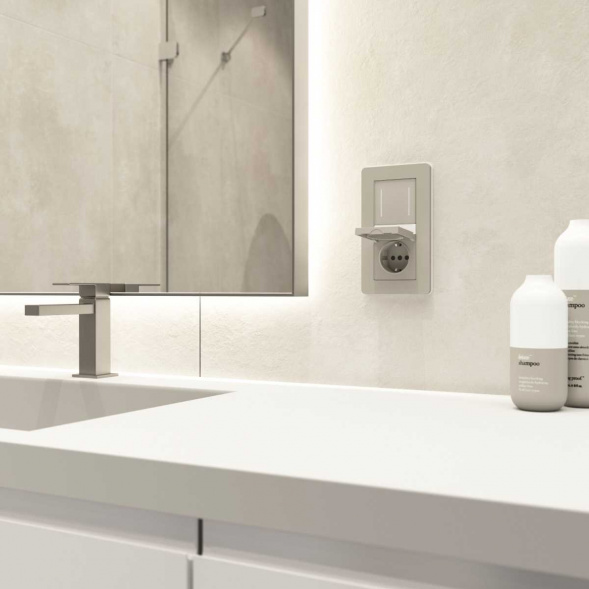 Розетка влагозащ. с зазем. с защит. крышкой и шторками (дымчатый) W1271204/ a069464