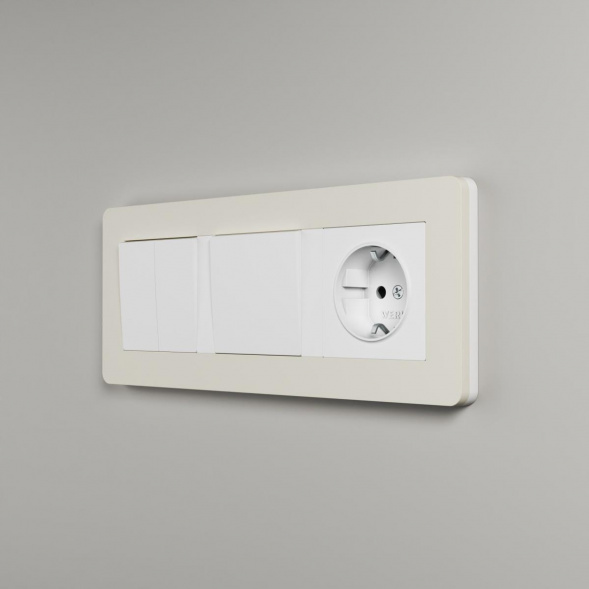 Рамка Werkel Split на 3 поста айвори/белый W0033066 4690389206078