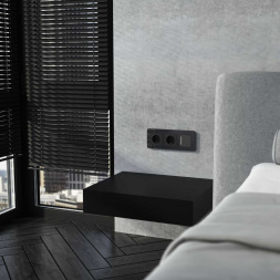 Розетка Werkel с заземлением и шторками черный акрил W1171148 4690389197710