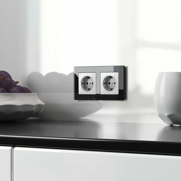 Розетка Werkel Hammer с заземлением и шторками белый W1271101 4690389162817