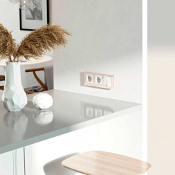 Розетка Werkel Hammer с заземлением и шторками белый W1271101 4690389162817