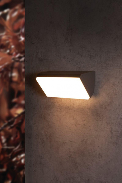 Уличный настеннный светодиодный светильник Mantra Solden 7070