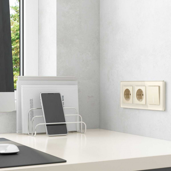 Рамка на 3 поста Werkel Favorit молочный W0031141 4690389183423