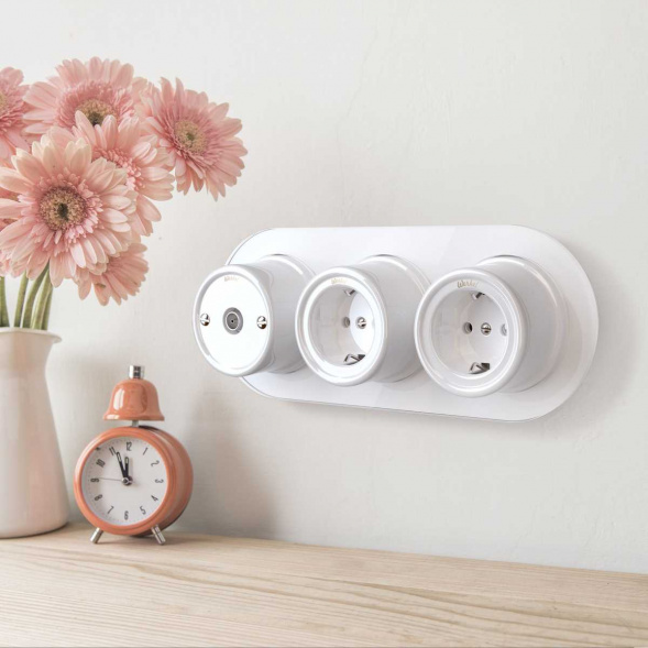 W5683001/ ТВ розетка (белая) Ретро