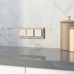 Розетка влагозащищенная с заземлением с защитной крышкой и шторками Werkel N перламутровый рифленый W1171213 4690389213106