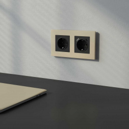 Розетка Werkel с заземлением и шторками черный матовый W1171108 4690389156885