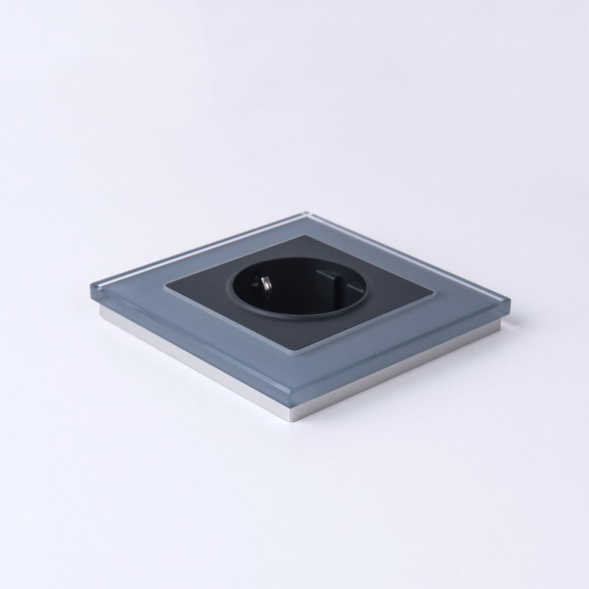 Розетка Werkel с заземлением и шторками черный матовый W1171108 4690389156885