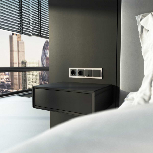 Рамка на 4 поста Werkel Favorit дымчатый W0041117 4690389160042