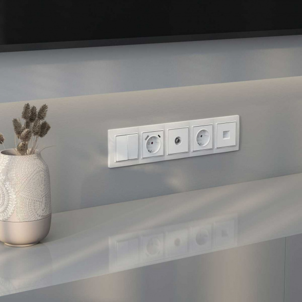 Рамка на 5 постов Werkel Snabb basic белый W0052001 4690389161452