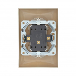 Розетка LK Studio двойная прямая с з/к, со шторками (бежевый) LK60 863701-1