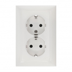 Розетка LK Studio двойная прямая с з/к, со шторками (белый) LK60 863704-1