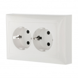 Розетка LK Studio двойная прямая с з/к, со шторками (белый) LK60 863704-1