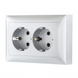 Розетка LK Studio двойная прямая с з/к, со шторками (серебристый металлик) LK60 863703-1