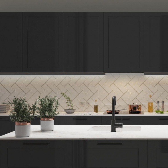 Профиль накладной черный 1м. Apeyron 08-05-01Ч