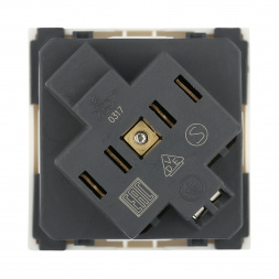 Розетка LK Studio с заземляющими контактами, с защитными шторками, 16 А, 250 В, под углом 45 градусов (белый) LK45 851204-1