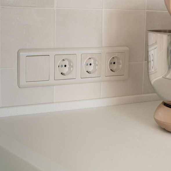 Рамка на 4 поста Werkel Stream перламутровый W0042113 4690389162503